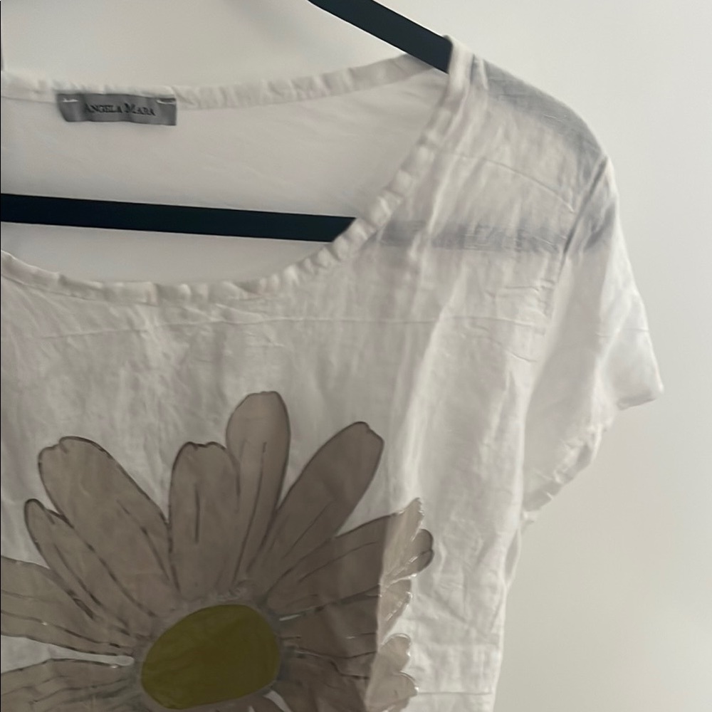White Floral Graphic Women's Top - Picture 4 of 6